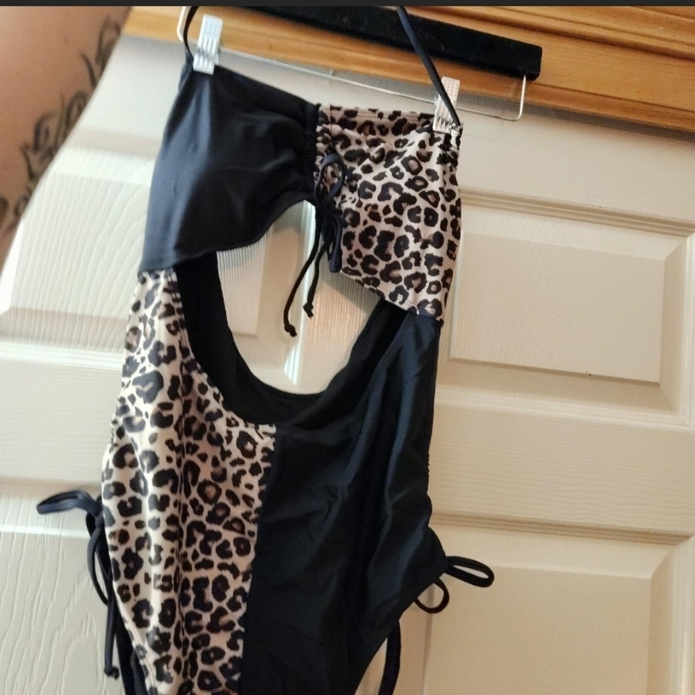 Leopard Print and Black Swimsuit - Picture 7 of 8